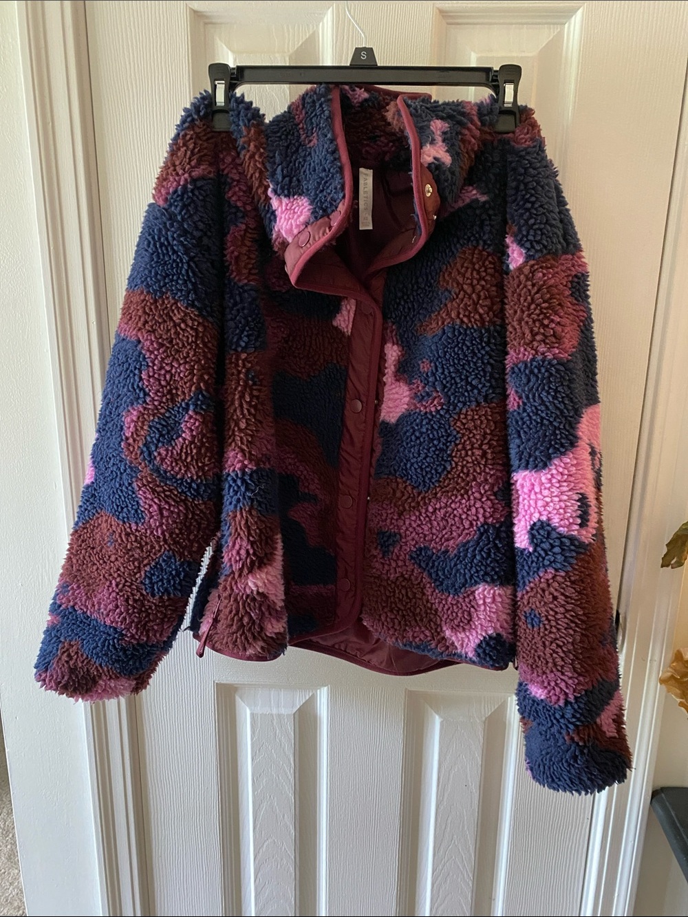 Fabletics snap fleece jacket 
Great condition